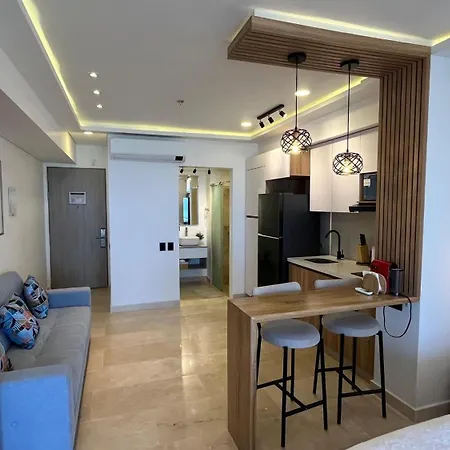 Luxury With A Location And Pool *